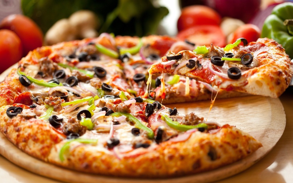 Cách làm bánh pizza bằng nồi cơm điện đơn giản tại nhà