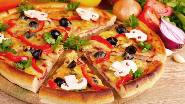 Cách làm bánh pizza bằng nồi cơm điện đơn giản tại nhà