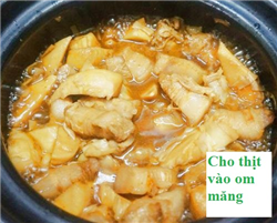 Đổi vị cho cả nhà với món thịt lợn kho măng chua